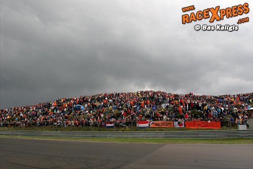 Donkere wolken boven zandvoort